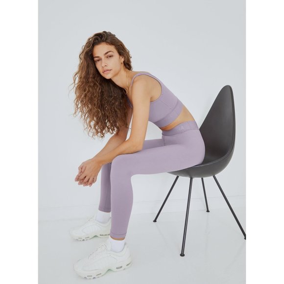 NWT! SOLD OUT! TnaLIFE™ Logo Mid-Rise 7/8 Legging - Picture 1 of 6